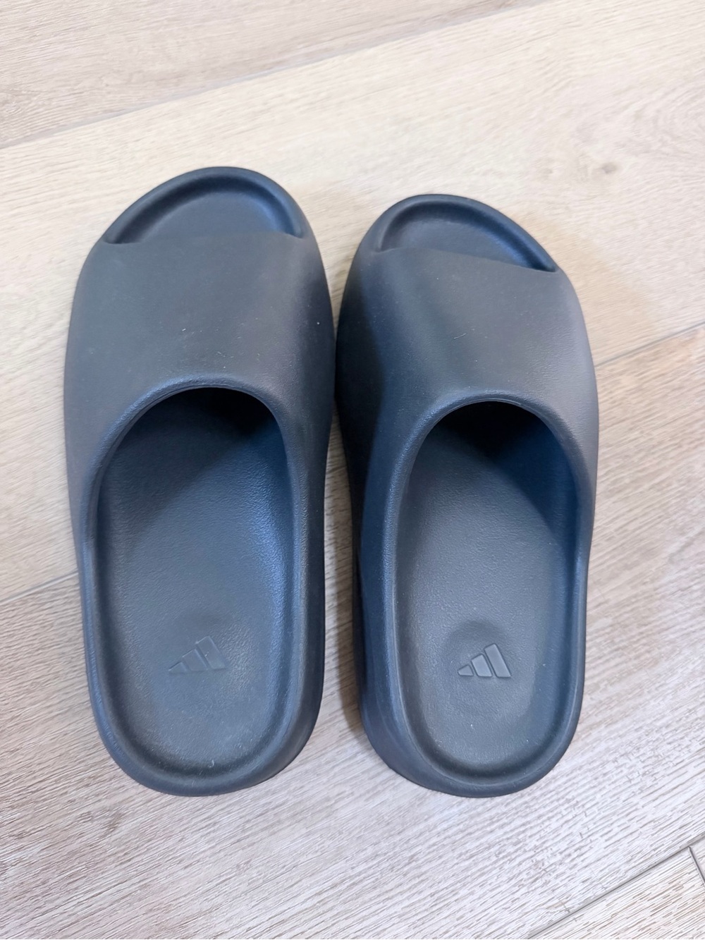 adidas Yeezy Slides Dark Grey - Size 8
